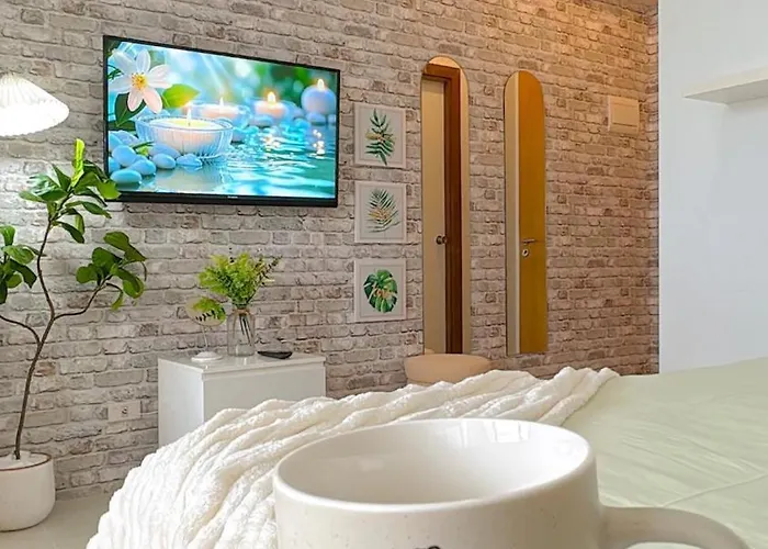 View 1room Unit In Business Park Steps Away From Ayala Mall With Rooftop Pool, Premium Bed And Fast Wifi *