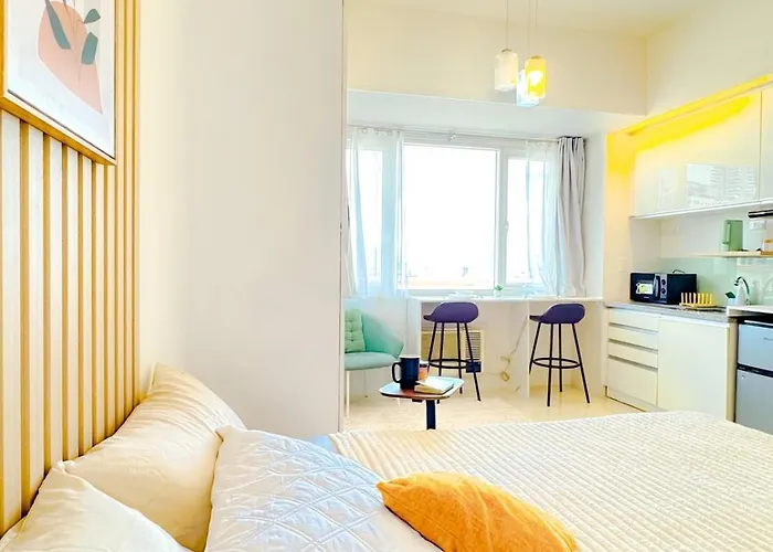 View 1room Unit In Business Park Steps Away From Ayala Mall With Rooftop Pool, Premium Bed And Fast Wifi Apartment Cebu