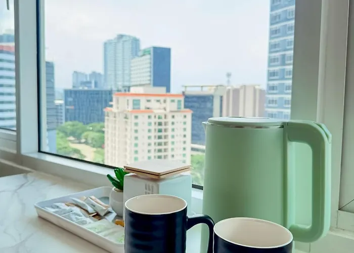 View 1room Unit In Business Park Steps Away From Ayala Mall With Rooftop Pool, Premium Bed And Fast Wifi