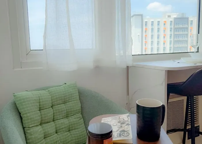 View 1room Unit In Business Park Steps Away From Ayala Mall With Rooftop Pool, Premium Bed And Fast Wifi Cebu