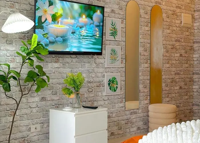 View 1room Unit In Business Park Steps Away From Ayala Mall With Rooftop Pool, Premium Bed And Fast Wifi Apartment *