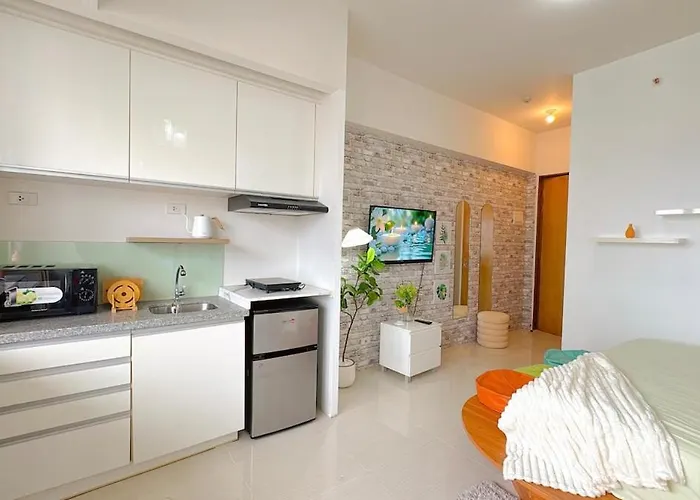 View 1room Unit In Business Park Steps Away From Ayala Mall With Rooftop Pool, Premium Bed And Fast Wifi Apartment Cebu