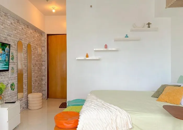 Apartment View 1room Unit In Business Park Steps Away From Ayala Mall With Rooftop Pool, Premium Bed And Fast Wifi Cebu