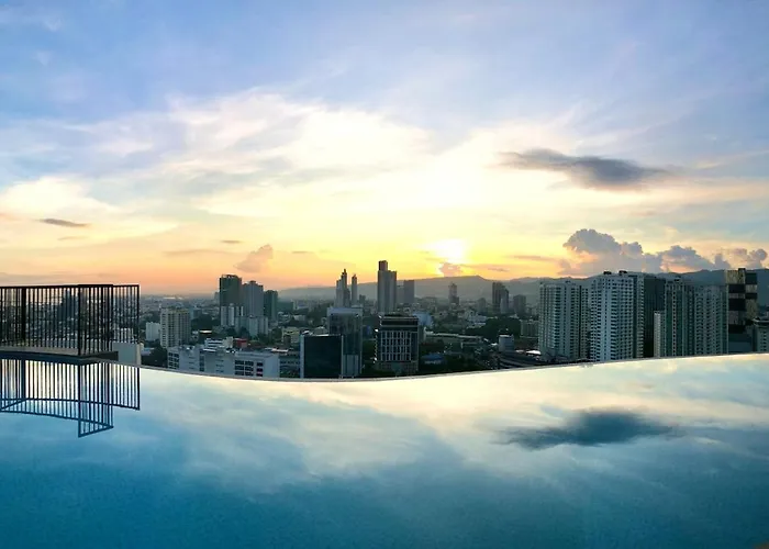 View 1room Unit In Business Park Steps Away From Ayala Mall With Rooftop Pool, Premium Bed And Fast Wifi Cebu