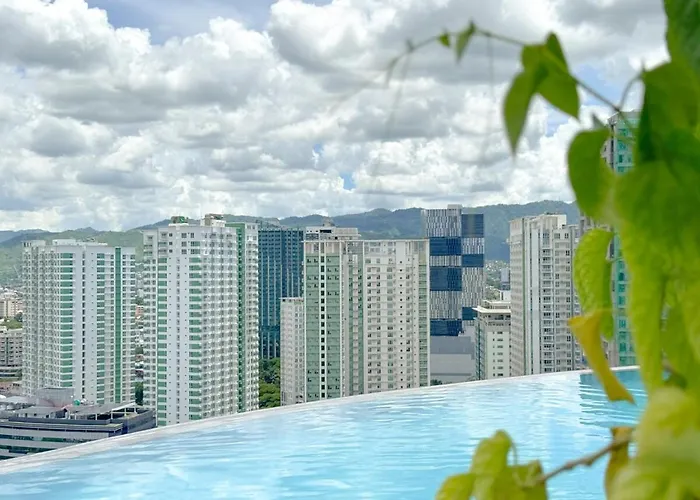 View 1room Unit In Business Park Steps Away From Ayala Mall With Rooftop Pool, Premium Bed And Fast Wifi Cebu