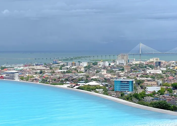 View 1room Unit In Business Park Steps Away From Ayala Mall With Rooftop Pool, Premium Bed And Fast Wifi Cebu