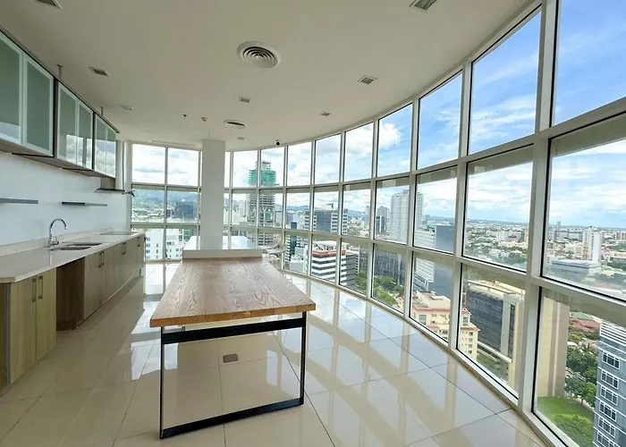 View 1room Unit In Business Park Steps Away From Ayala Mall With Rooftop Pool, Premium Bed And Fast Wifi Cebu