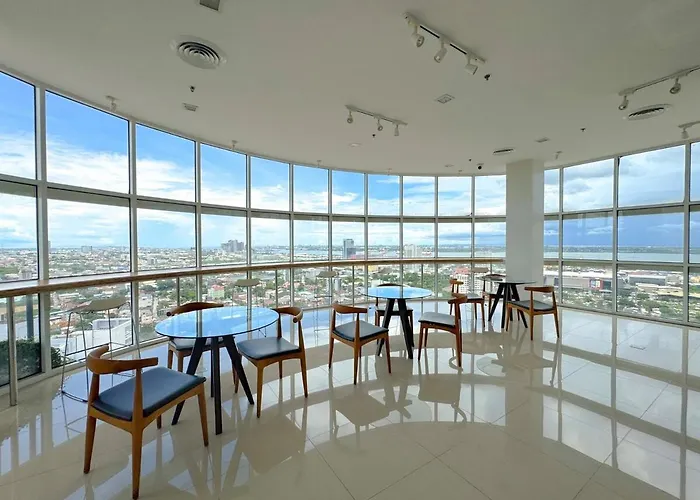 Apartment View 1room Unit In Business Park Steps Away From Ayala Mall With Rooftop Pool, Premium Bed And Fast Wifi Cebu