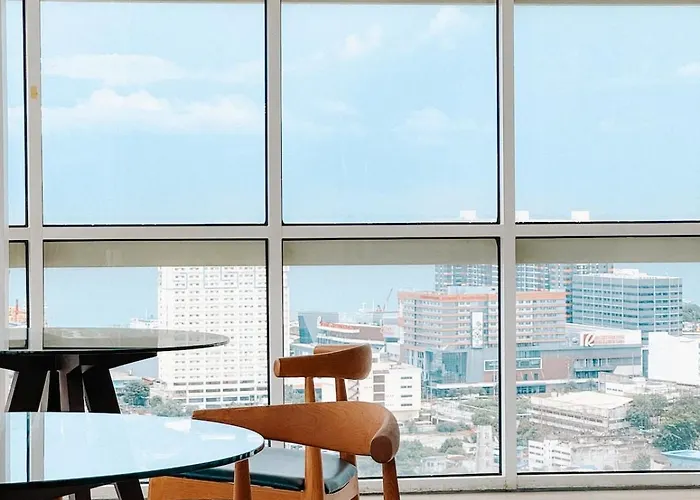 View 1room Unit In Business Park Steps Away From Ayala Mall With Rooftop Pool, Premium Bed And Fast Wifi Apartment Cebu