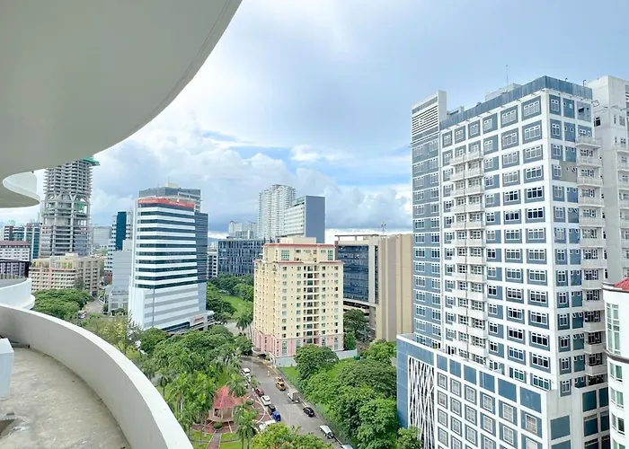 View 1room Unit In Business Park Steps Away From Ayala Mall With Rooftop Pool, Premium Bed And Fast Wifi